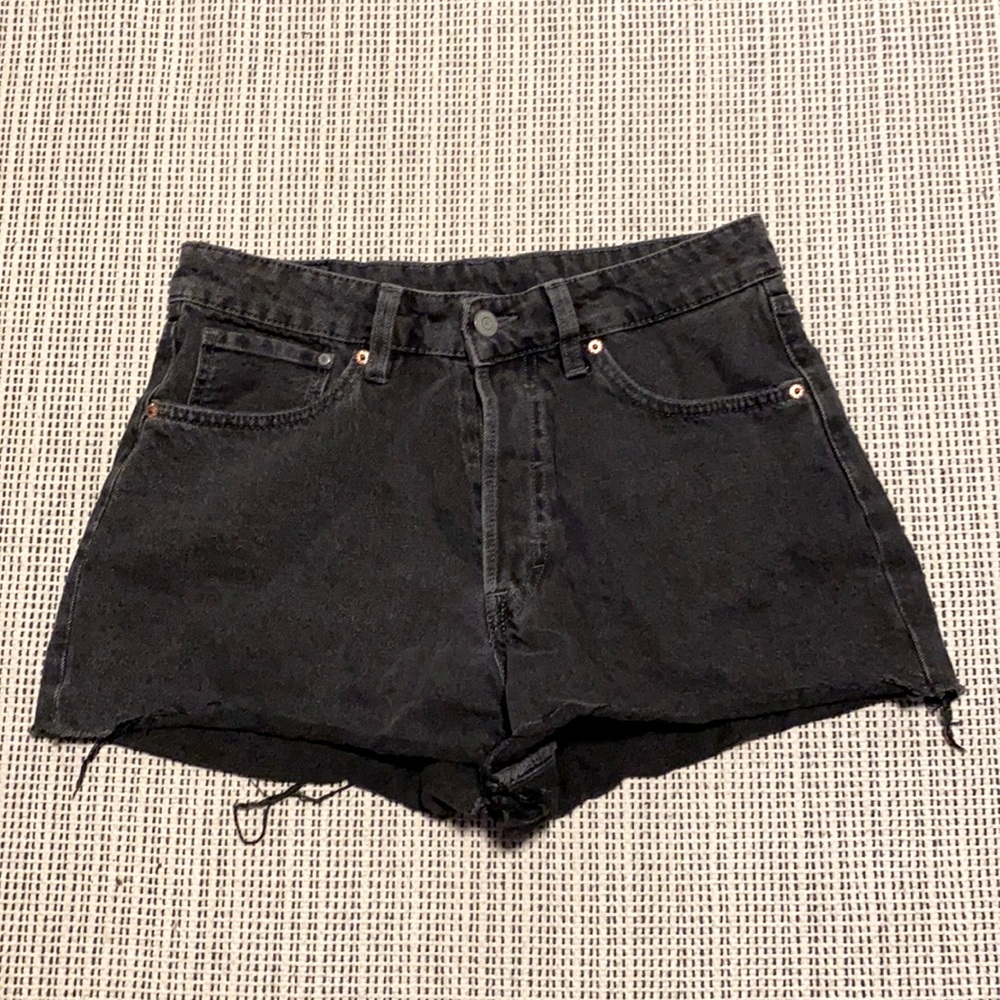 H&M Black Vintage High Waist Shorts Distressed Raw Hem Jean Denim Shorts